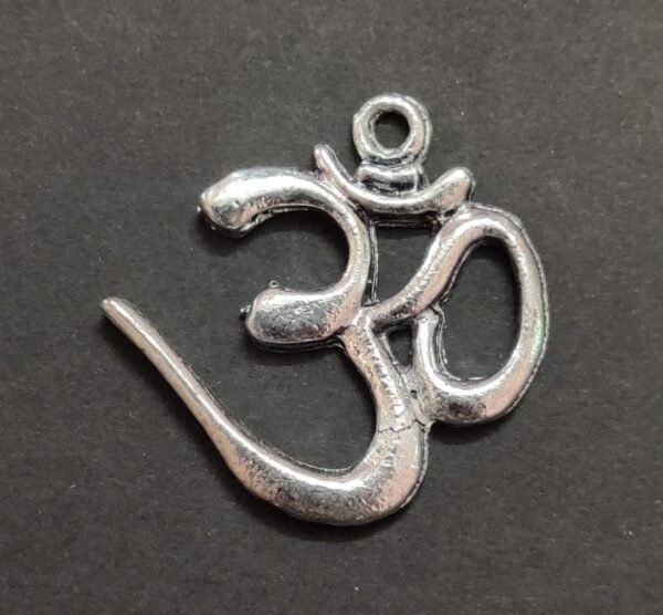 Metal Om Locket Jyotishshop 600x556