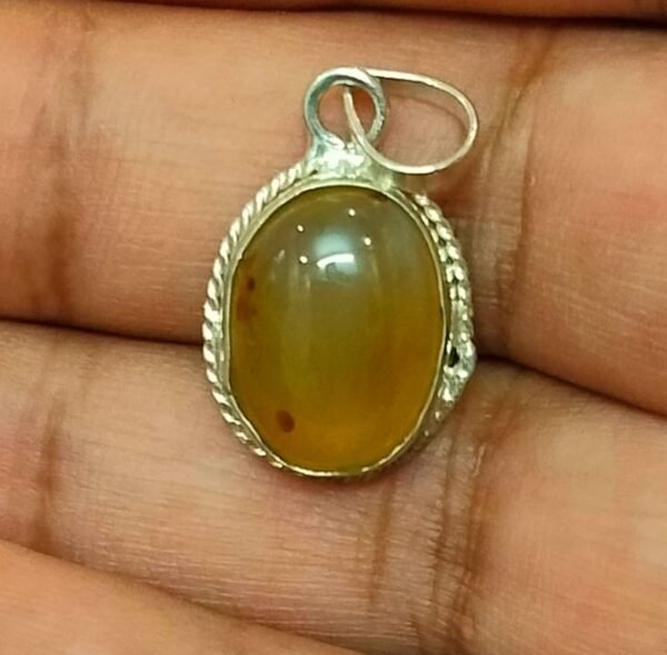 Hakik Stone Locket Jyotishshop 38 600x589